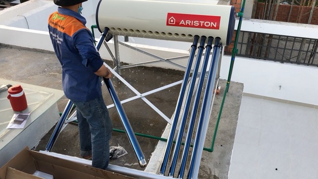 lap-dat-may-nuoc-nong-ariston
