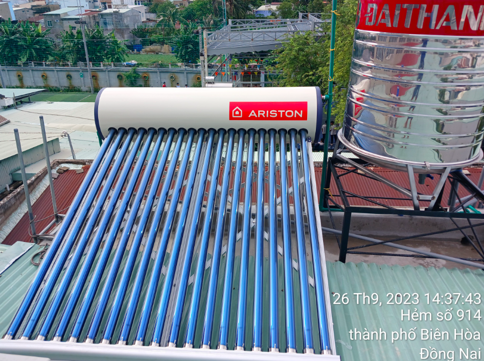 bình nóng lạnh năng lượng mặt trời Ariston