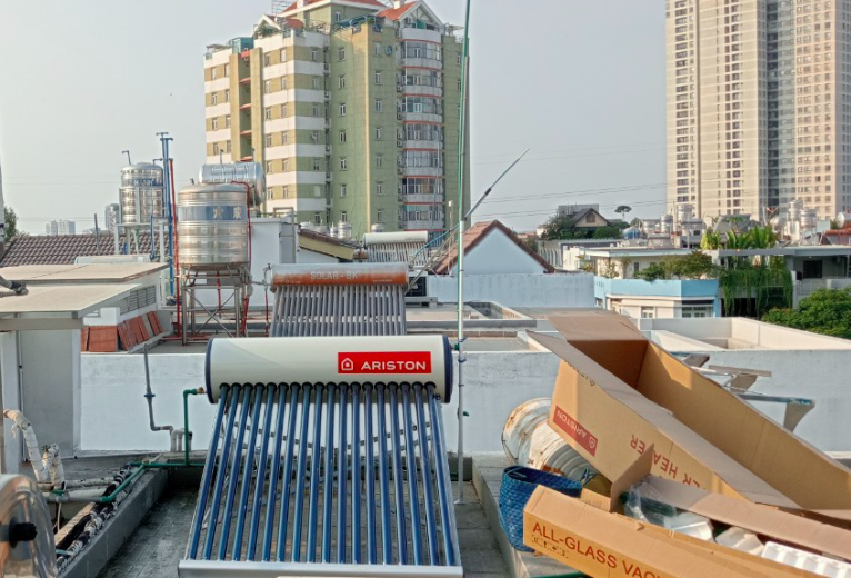 bồn nước năng lượng mặt trời