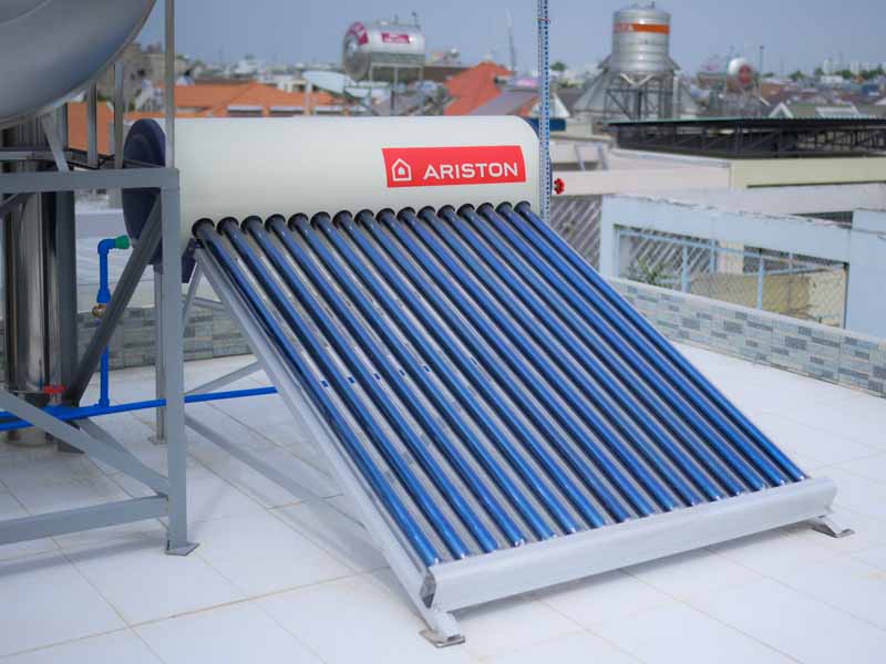 máy nước nóng năng lượng mặt trời ariston