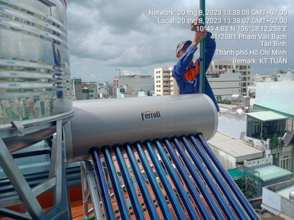 máy nước nóng năng lượng mặt trời ariston