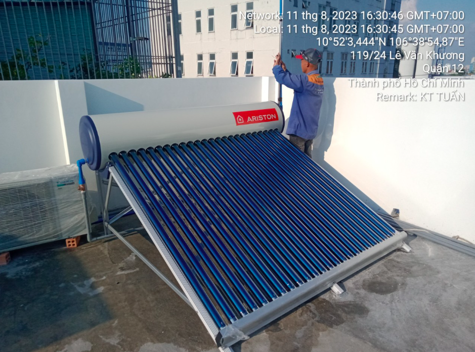 máy nước nóng năng lượng mặt trời ariston